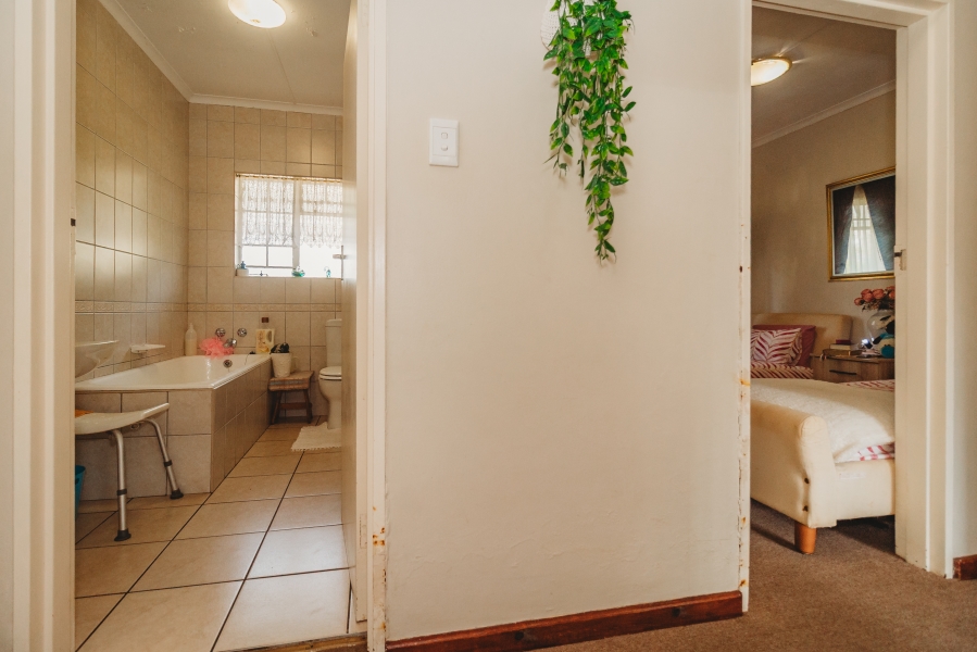 4 Bedroom Property for Sale in Heatherlands Western Cape